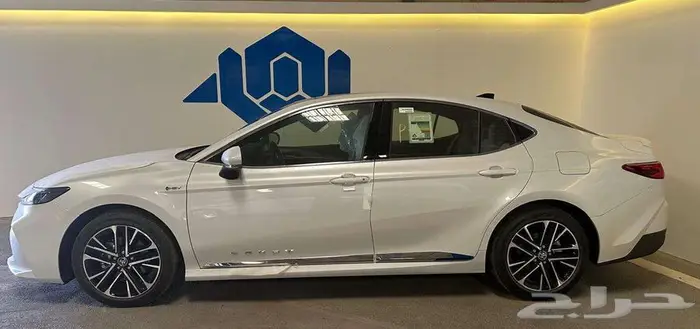 تويوتا كامري LE هايبرد 2025 1