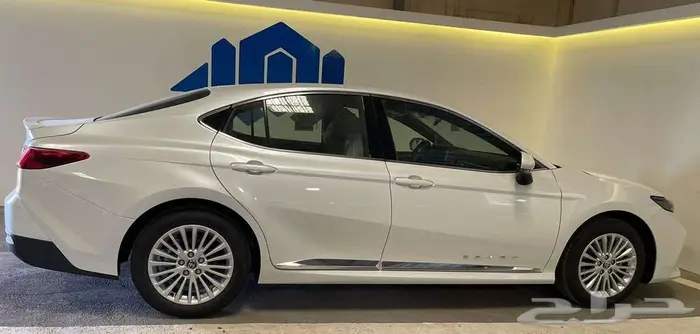 تويوتا كامري LE بنزين 2025 1