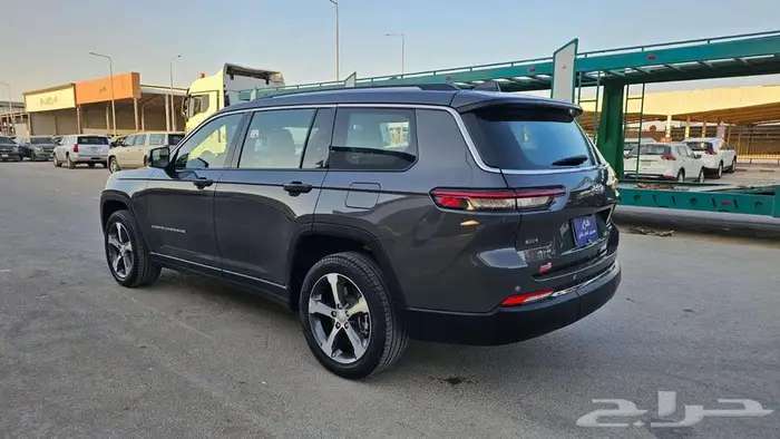 جيب جراند شيروكي 2023 ليمتد 5