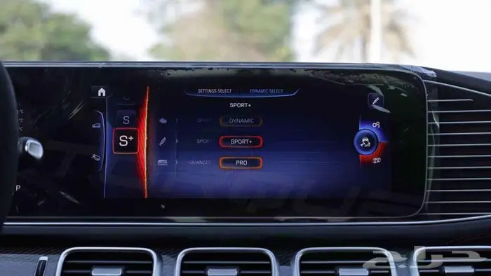 2025 مرسيدس GLE 53 AMG كوبيه 4MATIC اصفار 13