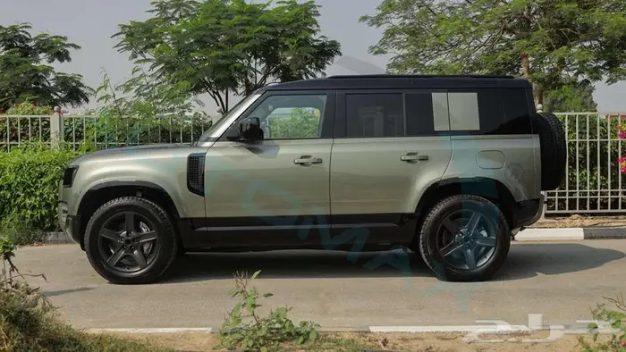 2025 Land Rover Defender 110 X-Dynamic SE P400e مع ضمان 30
