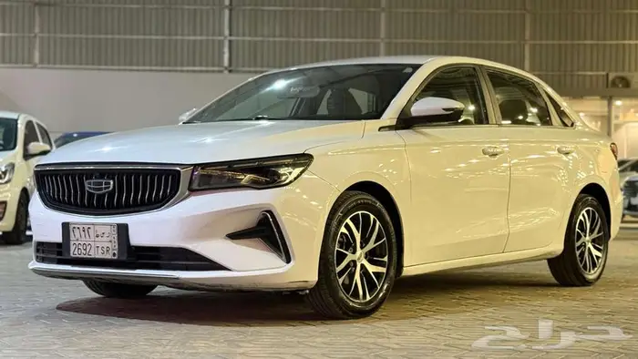 جيلي امجراند ستاندر 2023 لون أبيض ( كاش و أقساط ) 1