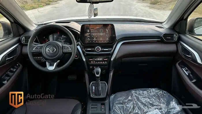 تويوتا اوربان كروزر فل كامل 2026 ابيض 13