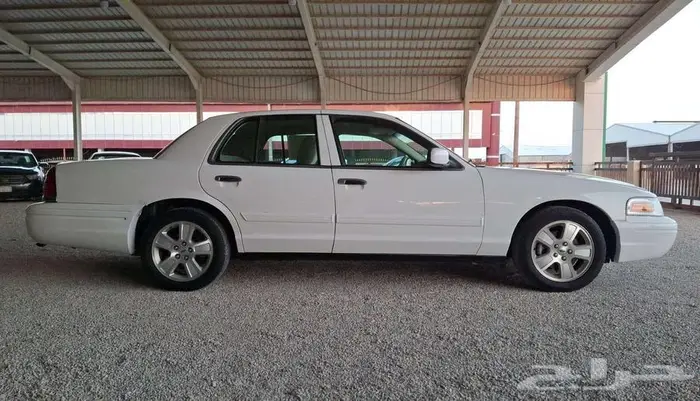 فورد كراون فكتوريا 2011 3