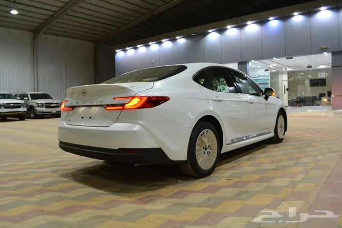 تويوتا كامرى ال اى بنزين اقل سعر للكاش والاقساط ابيض 6