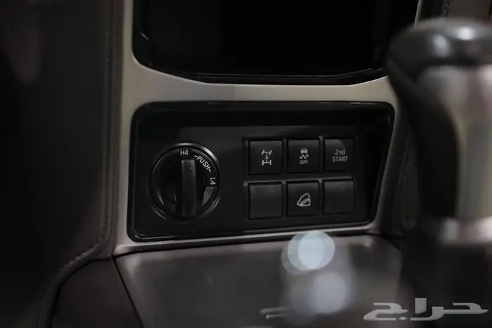 تويوتا برادو TXL3 فل كامل فتحة سقف جلد V6 موديل 2022 14