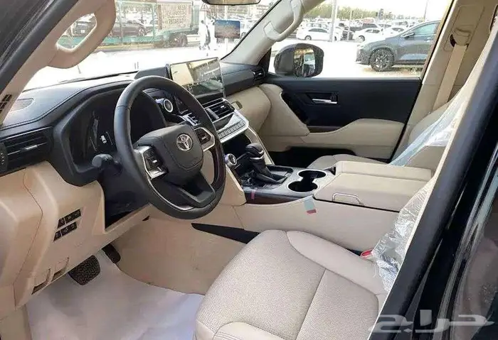 لاندكروزر GXR4 بنزين 2026 14