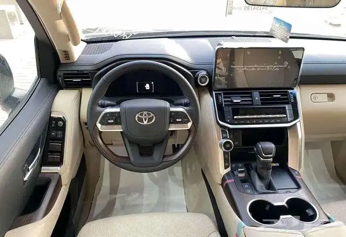 لاندكروزر GXR4 بنزين 2026 18