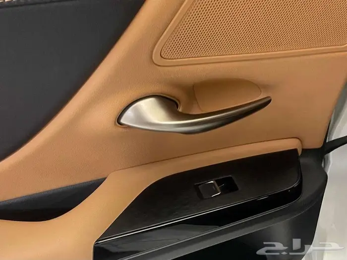 لكزس ES 300 2023 هايبرد 24