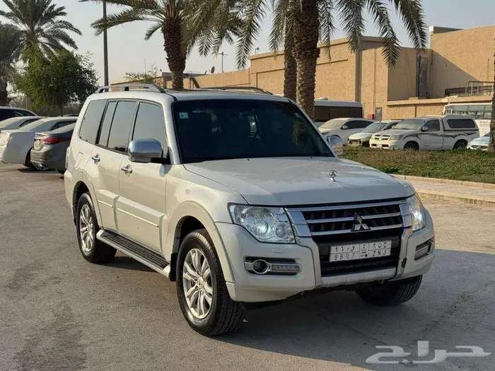 ميتسوبيشي باجيرو  ماشي قليل  فل كامل  فئة الذهبي  كله وكاله 1