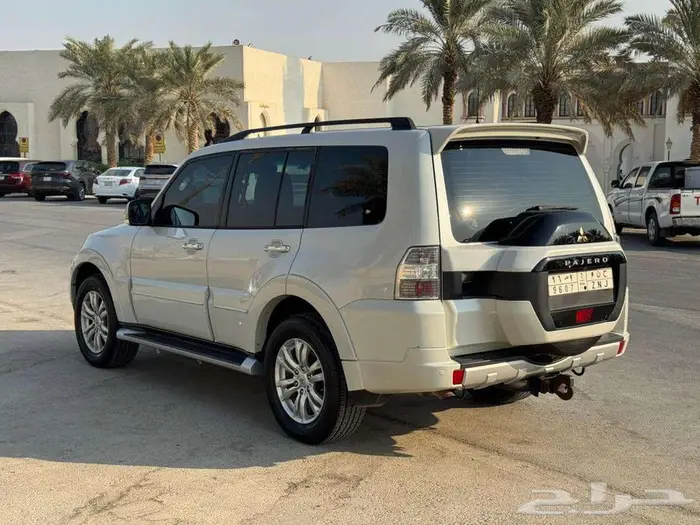 ميتسوبيشي باجيرو  ماشي قليل  فل كامل  فئة الذهبي  كله وكاله 3