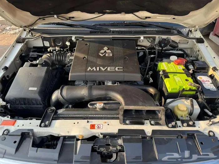 ميتسوبيشي باجيرو  ماشي قليل  فل كامل  فئة الذهبي  كله وكاله 11