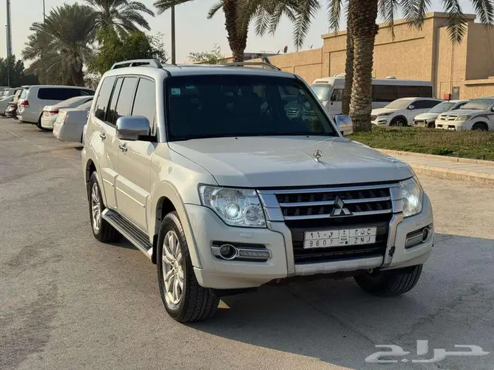 ميتسوبيشي باجيرو  ماشي قليل  فل كامل  فئة الذهبي  كله وكاله 4