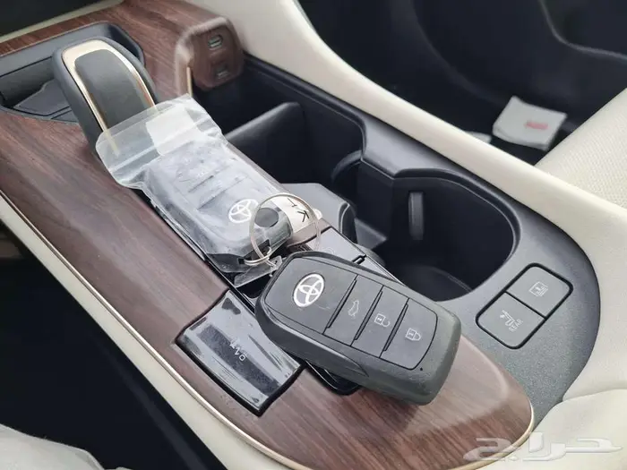 تويوتا كراون الفئه بريميوم الموديل 2026 6