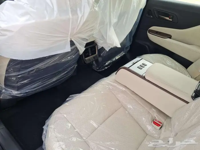 تويوتا كراون الفئه بريميوم الموديل 2026 17