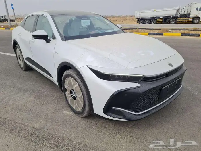 تويوتا كراون الفئه بريميوم الموديل 2026 5