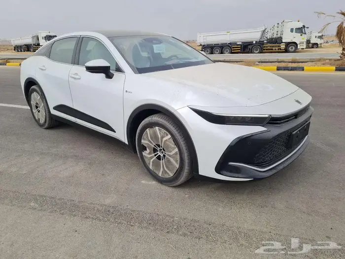 تويوتا كراون الفئه بريميوم الموديل 2026 13