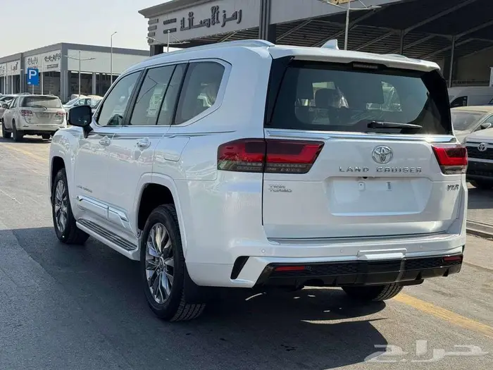 لاندكروزر VXR بحريني فل كامل موديل 2026 كاش واقساط 5