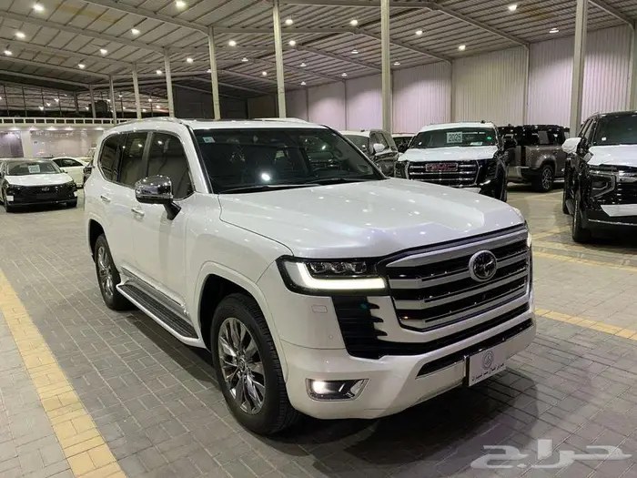 تويوتا في اكس ار 2022 ابيض ماشيه 28000كم 7