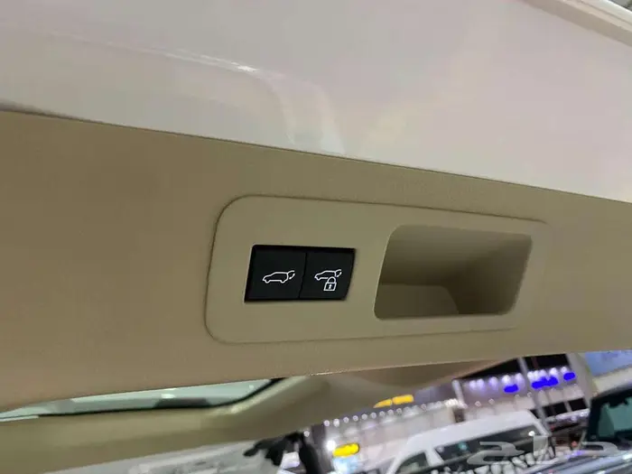 تويوتا في اكس ار 2022 ابيض ماشيه 28000كم 38