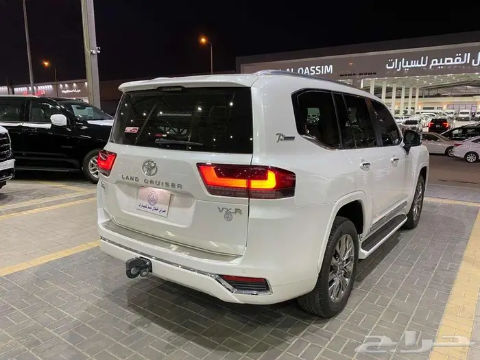 تويوتا في اكس ار 2022 ابيض ماشيه 28000كم 23