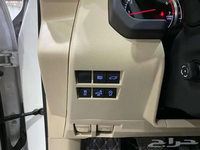 تويوتا في اكس ار 2022 ابيض ماشيه 28000كم 34