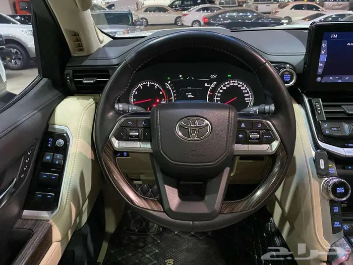 تويوتا في اكس ار 2022 ابيض ماشيه 28000كم 16