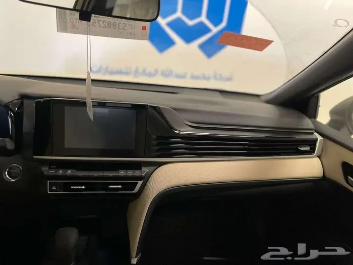 تويوتا كامري E هايبرد 2025 5