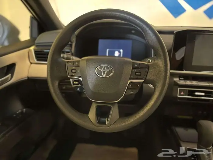 تويوتا كامري E هايبرد 2025 6