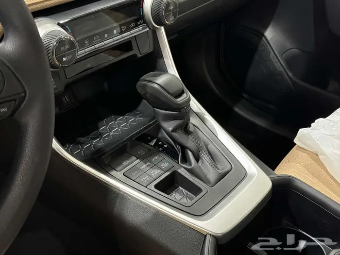 تويوتا راف فور نص فل فتحة سقف اسود بنزين 2025 اقل سعر 13