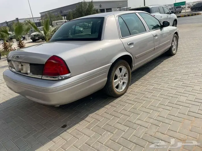 فورد كراون فكتوريا 2011 مخزن 8