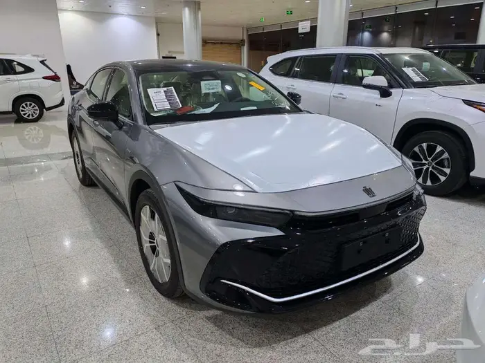 كراون 2.5 سيدان بنزين سي في تي بريستيج هايبرد (رمادي  2026) 0