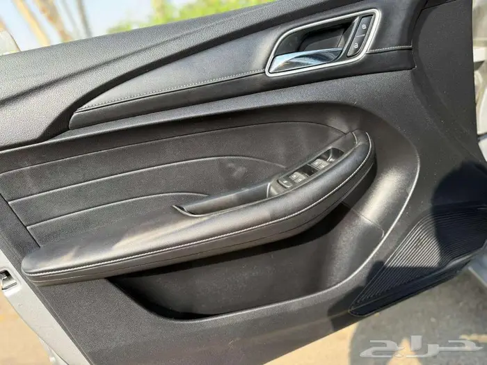 ام جي 5 فل كامل موديل 2023 كاش و اقساط 13