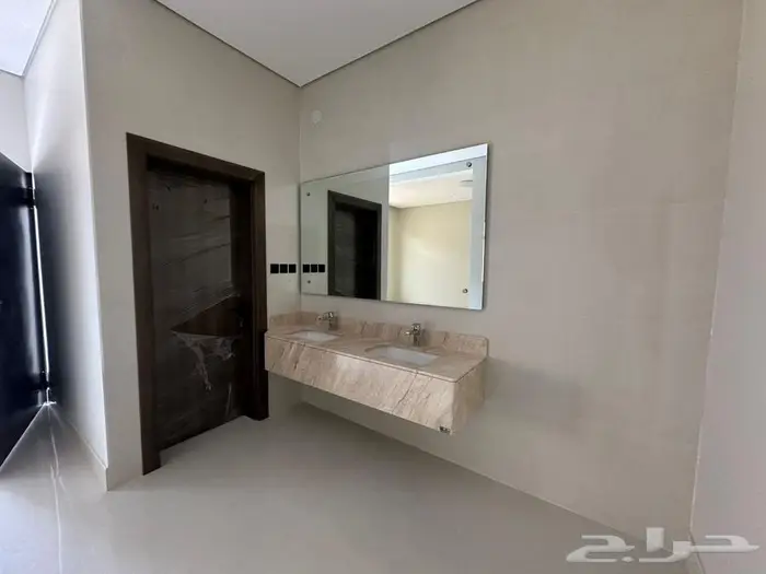 للبيع فلل بحي الشفا بموقع متميز شرق الشريان 11