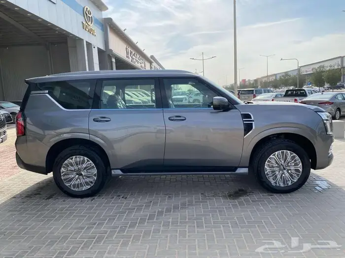 نيسان -بترول بلاتينيوم موديل 2026.ابيض - رمادي 4