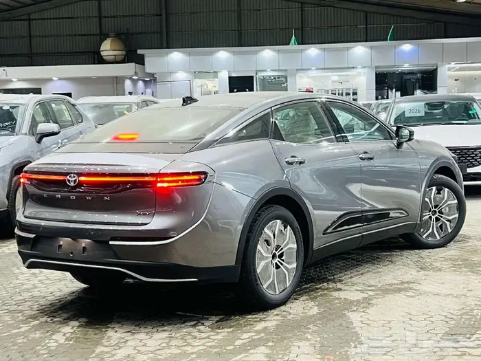 تويوتا كراون 2.5 بريميوم هايبرد 2026 2