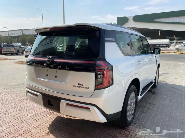 نيسان -بترول بلاتينيوم موديل 2026.ابيض - رمادي داخلي جملي 12