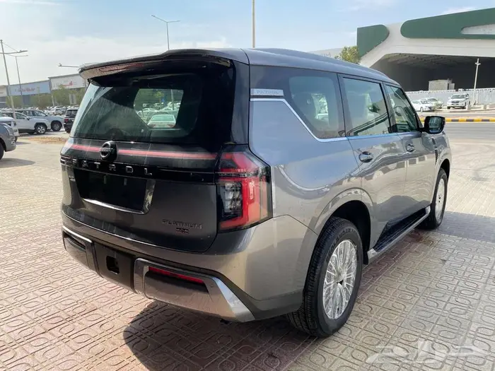 نيسان -بترول بلاتينيوم موديل 2026.ابيض - رمادي داخلي جملي 25