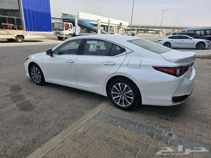 لكزس ES300AH موديل 2025 سعودي 10