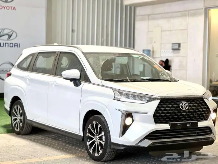 تويوتا فيلوز GLX بنزين تماتيك 2025 4