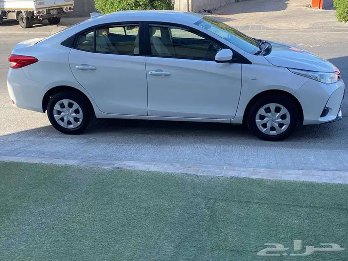 تويوتا يارس 2022 Y وارد عبداللطيف استخدام شخصي للبيع 12