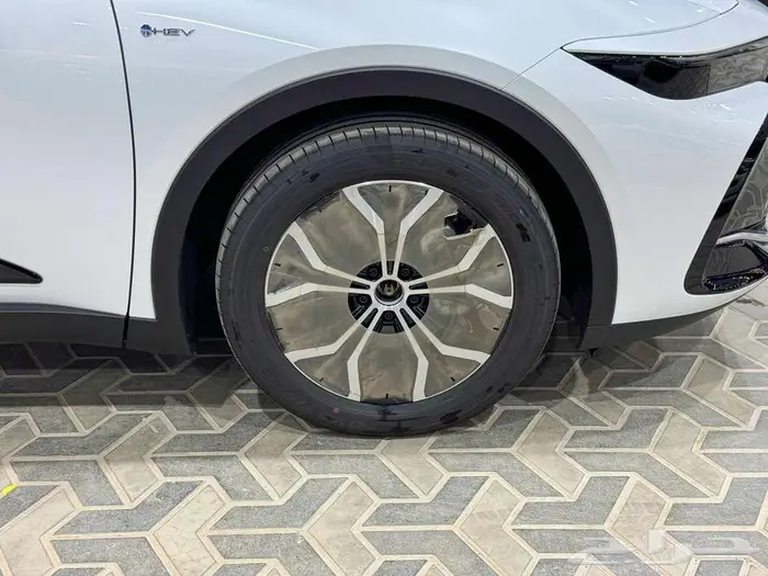 تويوتا كراون برستيج ابيض هايبرد 2026 اقل سعر كاش وبنوك 33