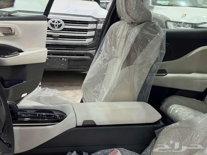 تويوتا كراون برستيج ابيض هايبرد 2026 اقل سعر كاش وبنوك 30