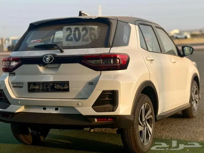 تويوتا رايز فل موديل 2026 ابيض سقف اسود 11