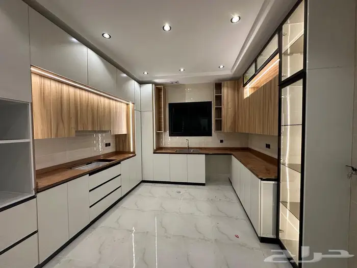 ادوار ارضيه للبيع عماره حي الاخضر مستقله مساحه 450 م 21