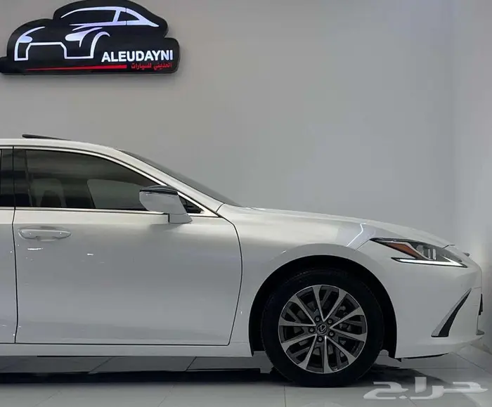 لكزس ES 300 2023 هايبرد 8