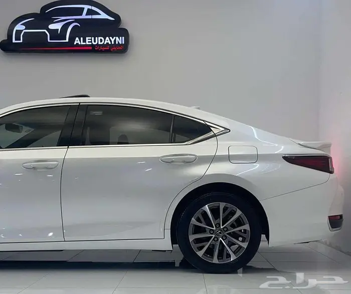 لكزس ES 300 2023 هايبرد 9