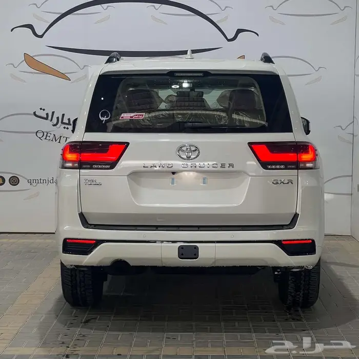 عرض خاص تويوتا لاندكروزر GXR رقم 2 بنزين 2026 3