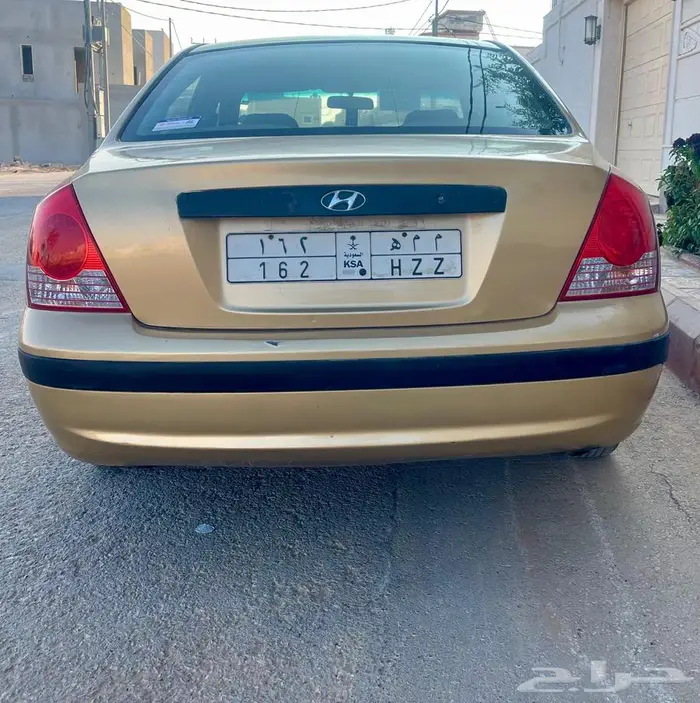 النترا 2004 مع لوحة مميزة 1