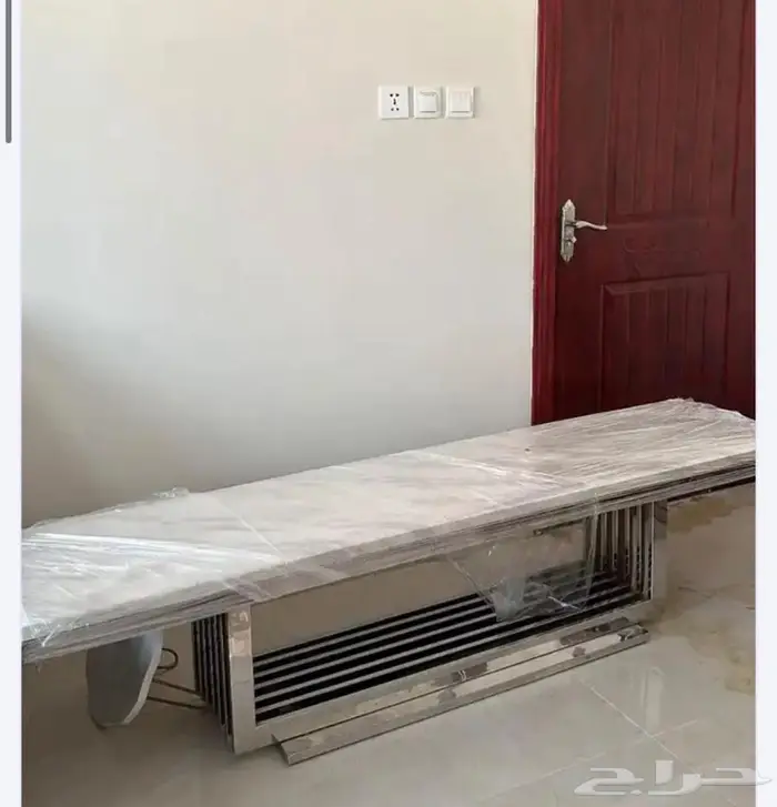 طاوله مثل الفديو بس لون فضي 0